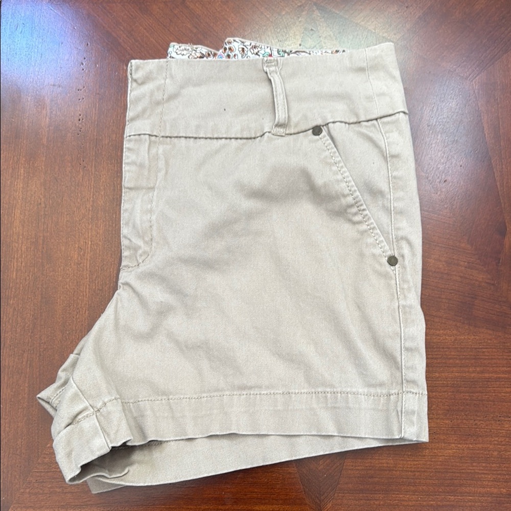 one 5 one Women's Tan Cargo Shorts - Picture 4 of 5